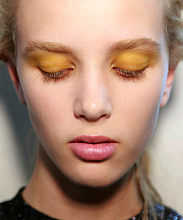 Бьюти-тренд: апельсиновые и лимонные оттенки в макияже